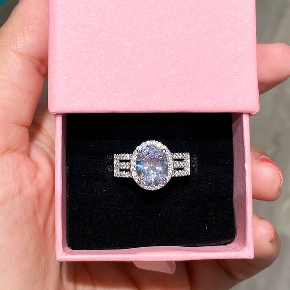 ✨Stunning 3 Row Oval Halo✨18K White Gold✨ - Picture 5 of 7